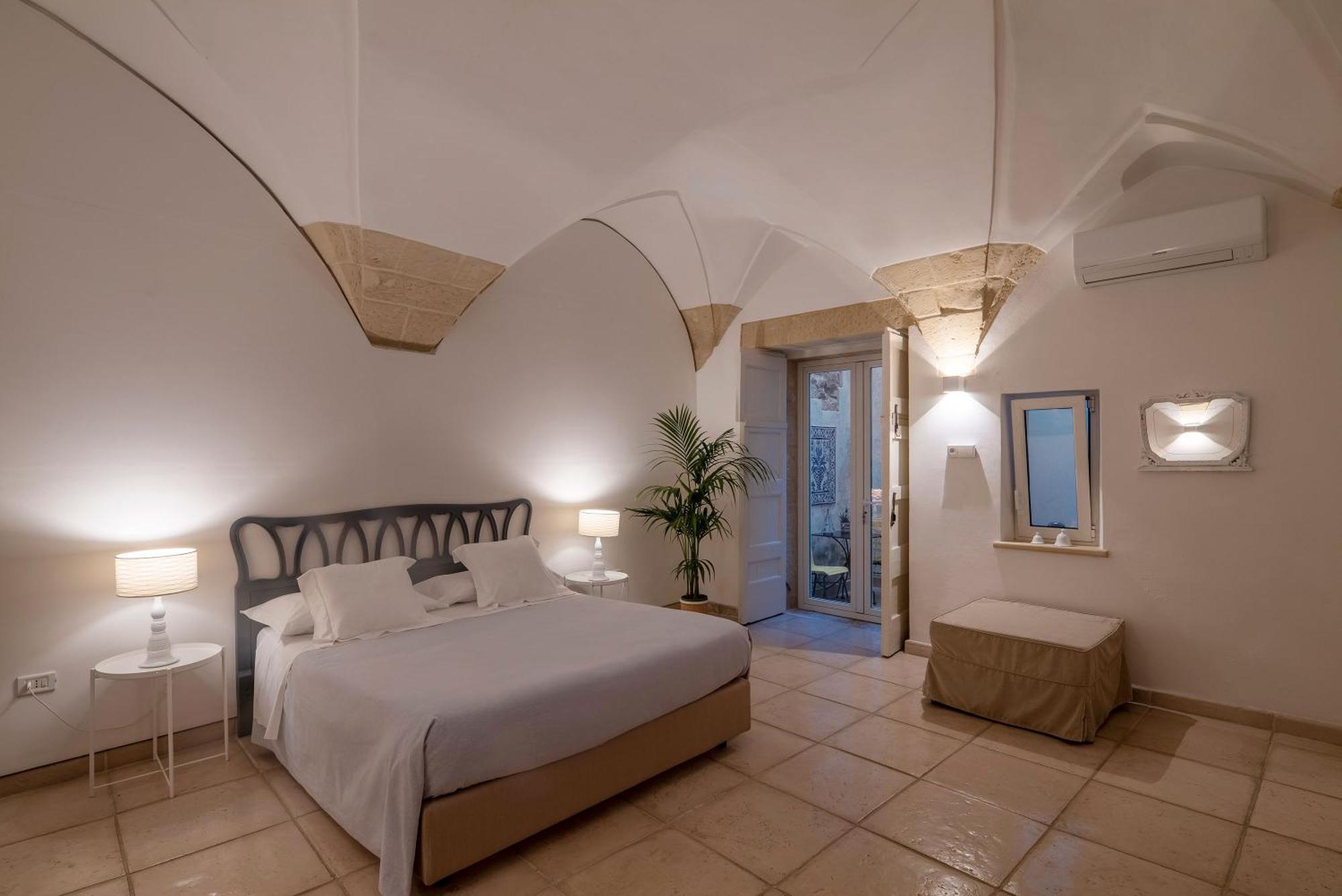 Appartamenti Corte dei Romiti Lecce Esterno foto